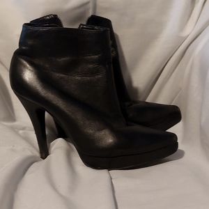 Steve Madden black leather size 8 woman's shoes